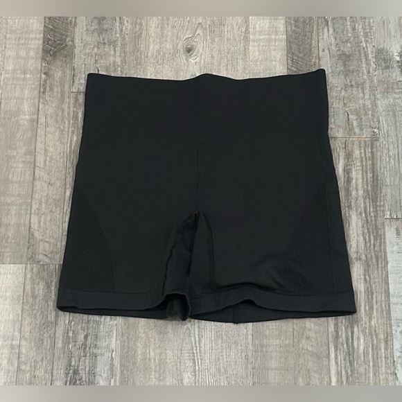 Lululemon Bike Shorts - Picture 1 of 4